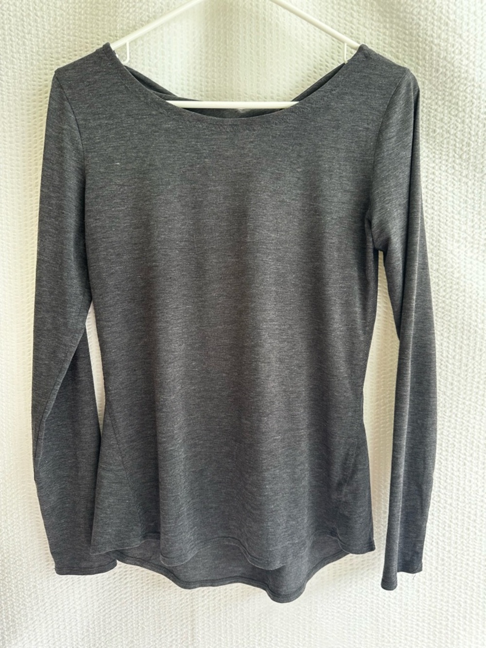 Athleta Flexlight Gray Twist Back Long Sleeve Workout Top Women’s XS Yoga Shirt